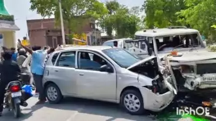 मार्टिनगंज: बरदह बाजार में मारुति कार और बोलरो आपस में टकराई, कई लोग घायल, लोगों की मदद से पहुंचाया गया अस्पताल