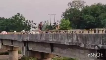 धनघटा: मुखलिसपुर पुल पर एक युवक ने नशे में धुत होकर मचाया उत्पात