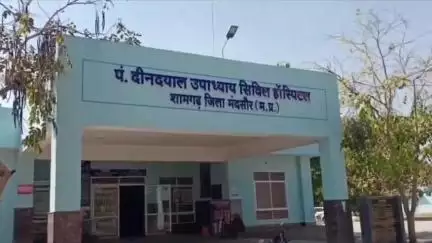 शामगढ़: शामगढ़ में शासकीय अस्पताल के अंदर महिला डॉक्टर नहीं होने के कारण महिला मरीज परेशान #jansamasya
