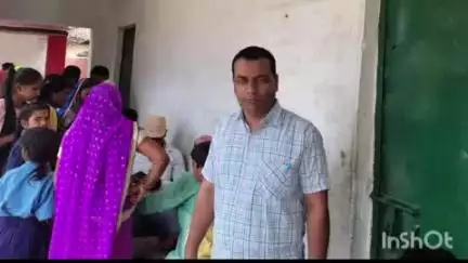 सोनभद्र बंशी सुर्यपुर: वंशी प्रखंड में विशेष अभियान के तहत बन रहे आयुष्मान कार्ड का अधिकारियों ने किया निरीक्षण