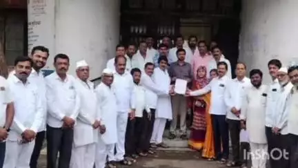 रेणापूर: अतिवृष्टीमुळे झालेल्या नुकसानीचे तात्काळ पंचनामे करून आर्थिक मदत द्यावी शहर व तालुका काँग्रेसची तहसील कार्यालयात मागणी