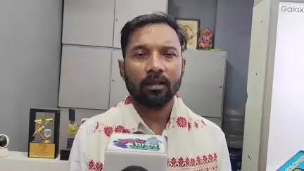 ফালাকাটা: সারনা কোডের দাবিতে বুধবার ফালাকাটা ব্লকের দলগাঁও চা বাগানে সাংবাদিক বৈঠক করলেন আদিবাসী নেতা