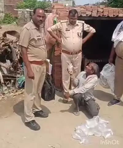 धनघटा: हैसर बाजार में आबकारी विभाग और धनघटा पुलिस की छापेमारी में 22 लीटर अवैध शराब बरामद, दो अभियोग पंजीकृत