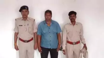 रायडीह: कोंडरा गांव के पास तस्करी के 45 गोवंश, ट्रक व कार ज़ब्त, एक तस्कर गिरफ्तार