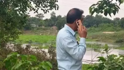 পুরাতন মালদা: লোলাবাগ শ্মশান এলাকায় ঘাট পরিদর্শন করলেন চেয়ারম্যান কার্তিক ঘোষ