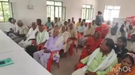 पटोरी: पटोरी प्रखंड के ई किसान भवन परिसर में खरीफ प्रशिक्षण-सह-उपादान वितरण कार्यक्रम आयोजित