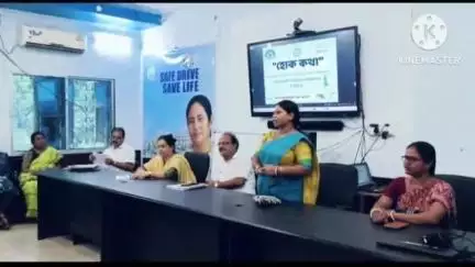 রঘুনাথপুর ১: রঘুনাথপুর ১পঞ্চায়েত সমিতির মিটিং হলে অনুষ্ঠিত হল হোক কথা অনুষ্ঠান,উপস্থিত জয়েন্ট বিডিও,জেলা পরিষদের সদস্য সহ অন্যরা