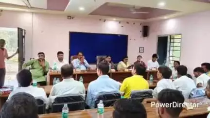 कुर्सेला: बाढ़ के मद्देनज़र प्रखंड कार्यालय में हुई अनुश्रवण समिति की बैठक, MLA विजय भी शामिल हुए