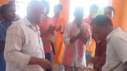 पाकरटांड: लसिया गांव में महावीर मंदिर की वर्षगांठ पर कलश यात्रा के साथ धार्मिक अनुष्ठान शुरू, कई गांव के लोग शामिल हुए