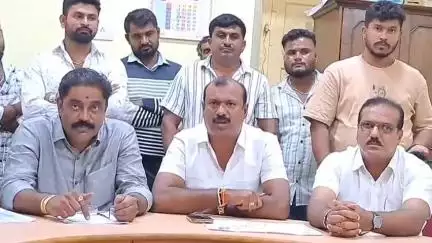 ಕೃಷ್ಣರಾಜಪೇಟೆ: ಶಾಸಕರು ನಮ್ಮ ಮೇಲೆ ಇಲ್ಲ ಸಲ್ಲದ ಸುಳ್ಳು ಆರೋಪ ಮಾಡುವುದು ನಿಲ್ಲಿಸಬೇಕು: ಪಟ್ಟಣದಲ್ಲಿ ಮನ್ಮುಲ್ ನಿರ್ದೇಶಕ ಡಾಲು ರವಿ