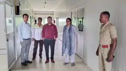 कुंडहित: कोरोना वायरस के बढ़ते प्रकोप को देखते हुए बीडीओ ने किया सामुदायिक स्वास्थ्य केंद्र का निरीक्षण