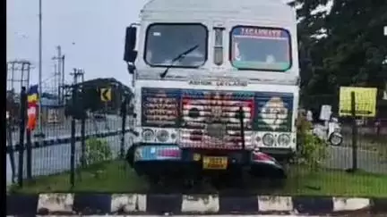 ବାଲିିଅନ୍ତା: ଉତ୍ତରା ଛକରେ ଟ୍ରକ ଦୁର୍ଘଟଣାଗ୍ରସ୍ତ, ଅଳ୍ପକେ ବର୍ତ୍ତିଲେ ଡ୍ରାଇଭର