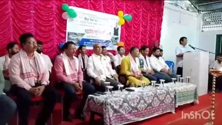 টিংখং: লেঙেৰী উদ্যমিতা বিকাশ প্ৰশিক্ষণ কেন্দ্ৰত হস্ততাঁত বস্ত্ৰশিল্পৰ প্ৰশিক্ষণ কাৰ্যসূচীৰ শুভাৰম্ভ কৰিলে মন্ত্ৰী বিমল বৰাই