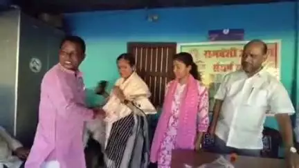 ठाकुरगंज: प्रखंड में राजवंशी संघर्ष समिति द्वारा सम्मान समारोह का किया गया आयोजन
