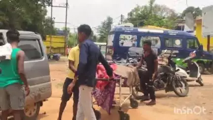 फरसगांव: गिरोला गांव के व्यक्ति को दिवाल में दबकर घायल होने पर बेहोशी में फरसगांव अस्पताल लाया गया, डॉक्टरों ने किया मृत घोषित