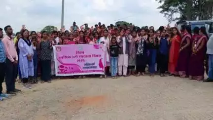 डोमचांच: मासिक धर्म स्वच्छता दिवस पर डोमचांच संकुल कार्यालय में किशोरियों और दीदियों के साथ बैठक व जागरूकता कार्यक्रम