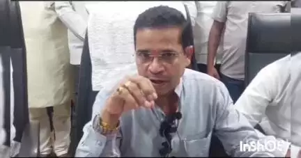 औसा: आ अभिमन्यू पवार यांच्या पाठपुराव्याला यश, शेतजमीन वाटपाचे नोंदणी शुल्क माफ राज्य मंत्रिमंडळाच्या बैठकीत निर्णय