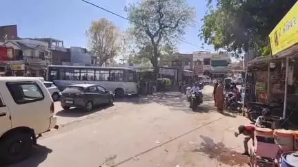 સંજેલી: નગરના બજારમાં દબાણોને લઈને આખરે નોટિસ ફટકારવામાં આવી