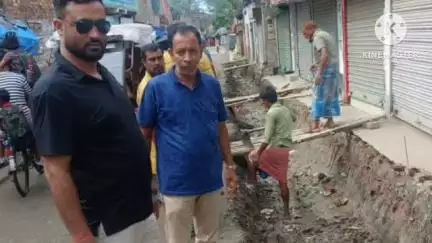 মগরাহাট ১: দেউলা ১ নম্বর প্লাটফর্মের পিছন থেকে গাজীর মোড় পর্যন্ত জল নিকাশি ব্যবস্থা সুবিধার্থে ড্রেন নির্মাণের কাজ শুরু করা হলো।