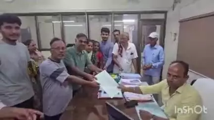 વિરમગામ: IOCL કોલોની રોડ પરની વિવિધ સોસાયટીના રહીશોએ ચીફ ઓફિસર અને નાયબ કલેકટરને આવેદનપત્ર પાઠવી રજૂઆત કરી,#Jansamasya
