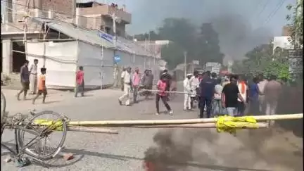 बिदुपुर: हाजीपुर-जंदाहा मार्ग पर अज्ञात वाहन की टक्कर से घायल राजमिस्त्री की मौत, लोगों ने किया सड़क जाम