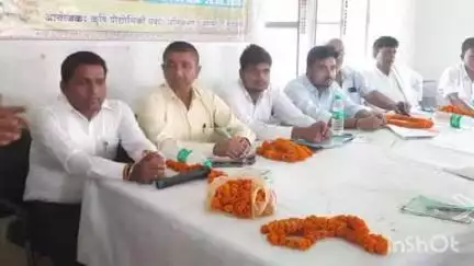 हरलाखी: हरलाखी प्रखंड मुख्यालय उमगांव के ई-किसान भवन में प्रखंड स्तरीय प्रशिक्षण एवं उपादान वितरण कार्यक्रम आयोजित