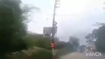 पालमपुर: 53 मील में राशन डिपो के सामने बिजली के खंभे में अचानक लगी आग, स्थानीय लोगों ने मौके पर पहुंचकर आग पर पाया काबू
