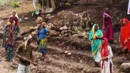 बिछुआ: ग्राम धनेगांव एवं घोराड़ में ग्रामीणों को जल संरक्षण की जानकारी देकर जल संगोष्ठी का आयोजन किया गया