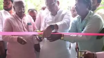 ಇಂಡಿ: ಬತಗುಣಕಿ ಗ್ರಾಮದಲ್ಲಿ ಪ್ರಾಥಮಿಕ ಕೃಷಿ ಮಾರಾಟ ಮಳಿಗೆ ಉದ್ಘಾಟಿಸಿದ ಸಂಸದ ರಮೇಶ್ ಜಿಗಜಿಣಗಿ
