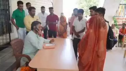 रामपुर बघेलान: विधायक विक्रम सिंह ने रामपुर बाघेलान कार्यालय में सुनीं जनता की समस्याएं