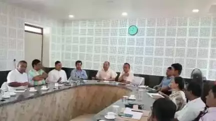 করবুক: করবুক বিধানসভা কেন্দ্রের বিভিন্ন বিষয় নিয়ে করবুক মহকুমা শাসকের কনফারেন্স হলে সভা অনুষ্ঠিত হয়, উপস্থিত ছিল বিধায়ক