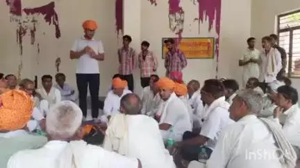 सरमथुरा: बसेड़ी विधायक संजय कुमार ने बुधवार को गाँव उमरेह के दौरे पर ग्रामीणों की समस्याएं सुनीं