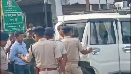 महनार: महनार बाजार में एसडीपीओ प्रवीण कुमार ने नए ट्रैफिक प्लान की जानकारी माइकिंग से दी