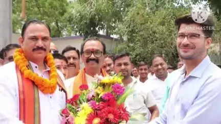 भाटापारा: भाटापारा रेस्ट हाउस में स्वास्थ्य मंत्री श्याम बिहारी जायसवाल का भाजपा नेताओं और अधिकारियों ने भव्य स्वागत किया