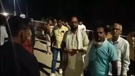 नागौद: रामपथगमन मार्ग गुडुआ में अनियंत्रित होकर चौपहिया वाहन से टकराए दो पहिया वाहन सवार 2 युवक