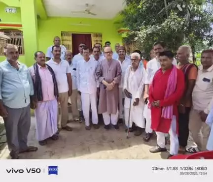 मनसाही :- कटिहार सांसद एवं मनिहारी विधायक ने किया मनसाही में आम लोगों के साथ जनसंपर्क।