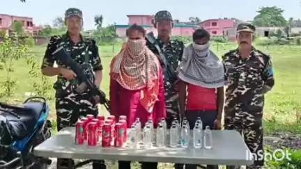 मधवापुर: SSB कैम्प के जवानों ने 37 बोतल शराब व बाइक के साथ दो धंधेबाजों को किया गिरफ्तार