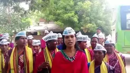 ସୋହେଲା: ବ୍ଲକର ବିଭିନ୍ନ ଗ୍ରାମରେ ଗାଧୋଇବା ଓ ପିଇବା ପାଣି ସମସ୍ୟାକୁ ନେଇ ଆପ ମହିଳା ମୋର୍ଚ୍ଚା ପକ୍ଷରୁ ବିଡିଓଙ୍କୁ ଦାବିପତ୍ର ପ୍ରଦାନ