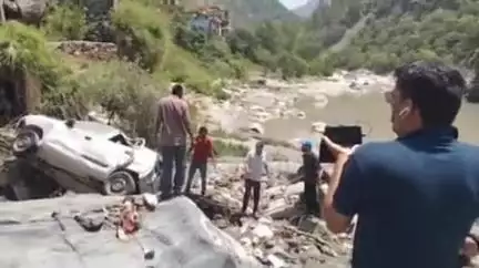 निरमंड: बादल फटने की घटना के बाद जगातखाना में पांचवें दिन भी राहत और बचाव कार्य जारी