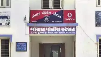 વાંસદા: રાણીફળીયા ખાતે ઈટના ભઠ્ઠામાં કામ પર રાખેલા લોકોને વિગત પોલીસને નહીં આપતા કાર્યવાહી કરાઈ