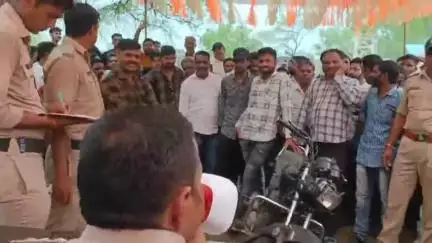 बड़नगर: इंगोरिया थाने में नायब तहसीलदार की मौजूदगी में ज़ब्त 43 वाहनों की नीलामी की गई