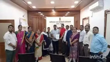 उरण: नुकसानग्रस्त गावांना तात्काळ भरीव मदत करण्याची शेतकरी कामगार पक्षाची मागणी 
तहसीलदारांना देण्यात आले निवेदन