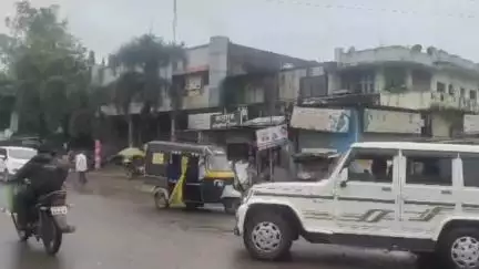 उमरखेड: शहरातील अनंतराव देवसरकर कॉम्प्लेक्स जवळ दुचाकीच्या डिक्केतील रोकडसह कागदपत्रांची पिशवी चोरट्याने लांबविली