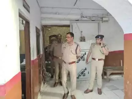 आलापुर: सीओ सिटी ने बसखारी थाने में अपर पुलिस अधीक्षक के साथ की सुरक्षा कार्यों की समीक्षा, थानाध्यक्ष को दी हिदायत
