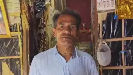 কাকদ্বীপ: এবার ভোটাধিকার নিয়ে বিস্ফোরক মন্তব্য বউ বাজারের এক মৎস্যজীবীর ১৭ হাজার টাকার বিনিময়ে ভোটাধিকার তৈরি করেছেন।