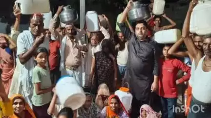 कुलपहाड़: पनवाड़ी कस्बे के कोटपुरा मोहल्ले में 3 साल से नल से पानी न आने के विरोध में किसान यूनियन ने किया प्रदर्शन