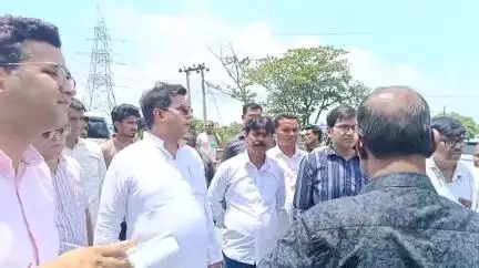 রানিনগর ১: সুখদেব মাটি গ্রামে ফায়ার ব্রিগেড স্থাপনের উদ্যোগে জমি পরিদর্শন