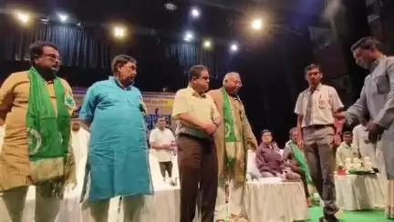 বোলপুর-শ্রীনিকেতন: বোলপুরে গীতাঞ্জলি প্রেক্ষাগৃহে মাধ্যমিক ও উচ্চমাধ্যমিক উত্তীর্ণ পড়ুয়াদের সংবর্ধনা প্রদান, উপস্থিত শিক্ষামন্ত্রী