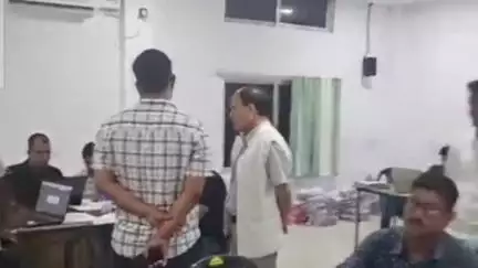 ছিপাঝাৰ: ছিপাঝাৰ উন্নয়ন খণ্ডত উপস্থিত হয় অৰুণোদয় আচঁনিৰ হিতাধিকাৰী তলিকা প্ৰস্তুত কৰন পৰ্য্যবেক্ষণ  বিধায়ক পৰমানন্দ ৰাজবংশীৰ