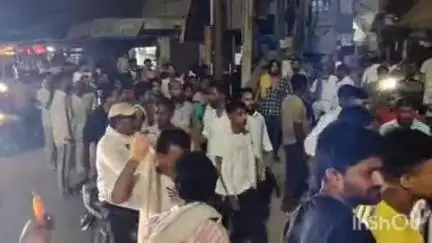 सिकंदराराऊ: सिकन्दरा राऊ में हिंदूवादियों ने दूसरे समुदाय के युवकों पर मारपीट का आरोप लगाया, कार्रवाई की मांग की